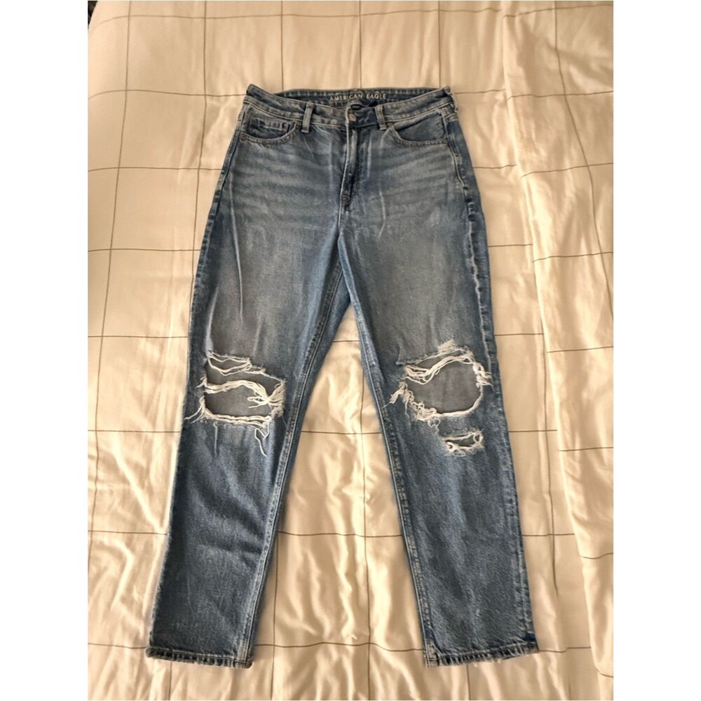 American Eagle Outfitters Women’s Ripped High-Rise Mom Jeans. 
Size 8Short